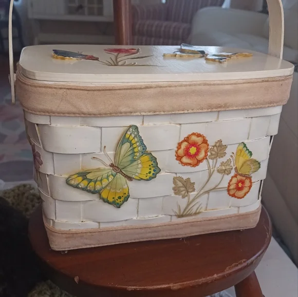 Butterfly and Floral Wooden Woven. Basket Purse Tote - Picture 6 of 15